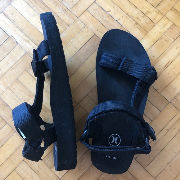 Hurley strappy sandals. Teva style - Picture 2 of 8